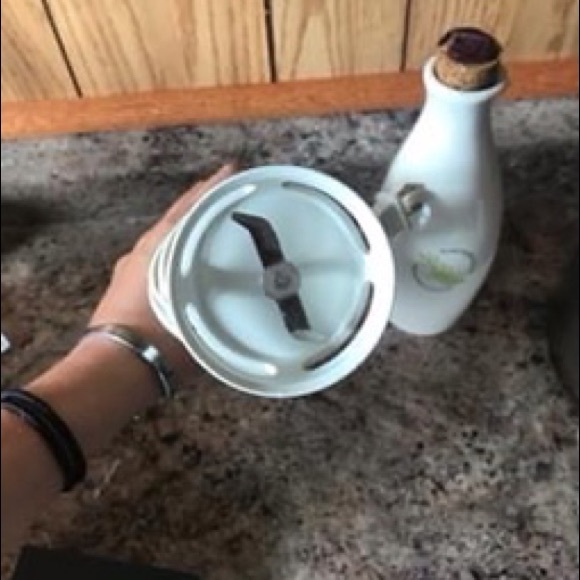 Full kitchen set - Picture 5 of 10